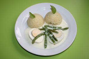 Fotografie dobroty jménem Fazolové lusky na smetaně, vejce, kuskus