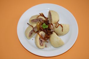 Fotografie dobroty jménem Plněné bramborové knedlíky, zelí