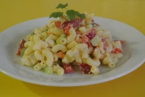 Fotografie dobroty jménem Těstovinový salát s kuřecím masem